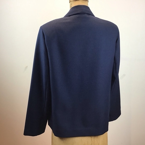 Alfred Dunner classic two button navy blazer. Size 10. - Picture 4 of 6